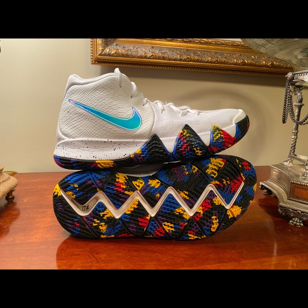 Men’s Nike Iridescent Swoosh Size 12 Sneakers